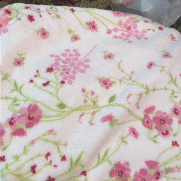 Laura Ashley Throws - Picture 11 of 12